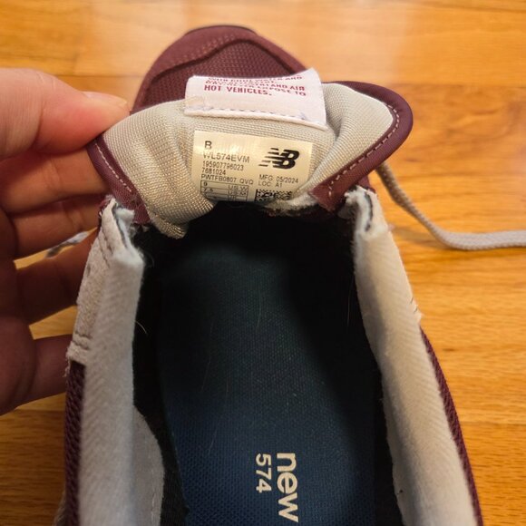 New Balance 574 sneaker, burgundy,  womens size 9 - Picture 5 of 5